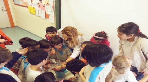 Ataşehir Okyanus 2-B Sınıfı Kendi Diktikleri Çiçekleri Büyütüyorlar