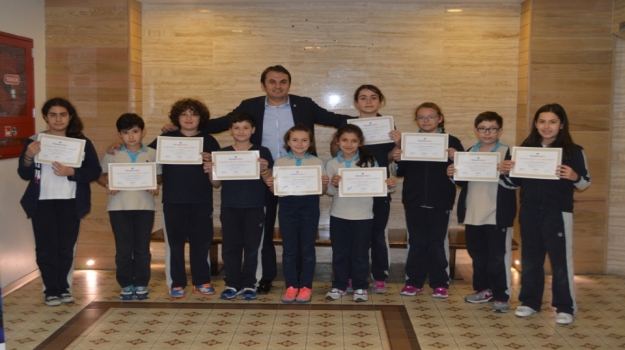 5. Sınıf Öğrencileri English Street Sunum Sertifikalarına Kavuştular