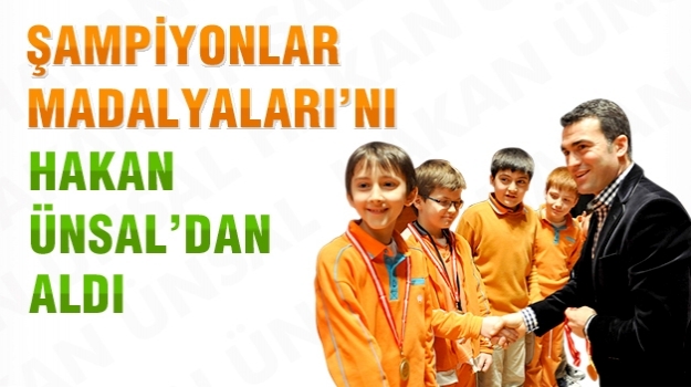 "Futbol Dostluk Turnuvası" Şampiyonları'na Madalya
