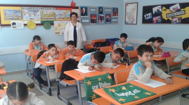 2-B Sınıfı Öğrencileri Akrostiş Çalışması Yaptı