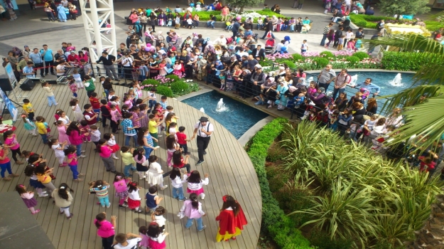 Halkalı Okyanus'tan AVM'de 23 Nisan Kutlaması