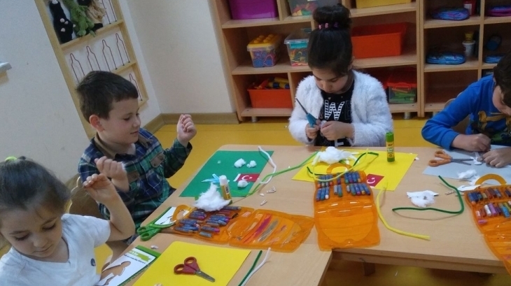 Avcılar Bulutlar Grubu Öğrencileri Sanat Etkinliği Dersinde