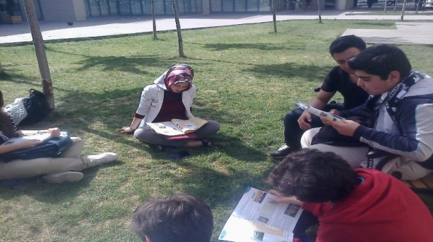 Okul Bahçesinde Almanca Dersi
