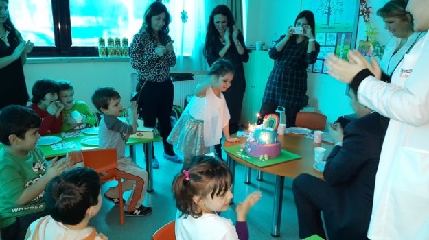BAHÇELİEVLER GEZEGENLER SINIFINDA EĞLENCELİ DOĞUM GÜNÜ KUTLAMASI