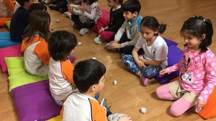 Bahçelievler Okul Öncesi Güneş Grubu Oyun Saatinde  eğlenceli etkinlikler yaptılar