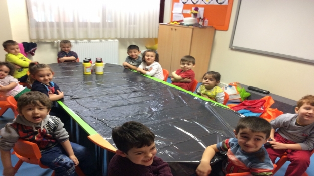 Bahçelievler Okyanus Koleji Çiçekler Grubu öğrencileri Sanat Etkinliğinde