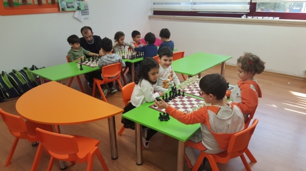 Bahçelievler Okyanus Okul Öncesi İnciler Grubu Satranç Dersinde