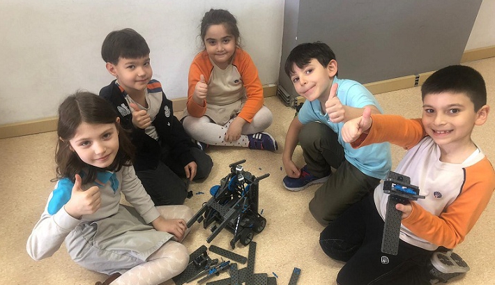 Bahçeşehir Okyanus Koleji Üstün Zekalılar ve Yetenekliler İlkokulu 1-E Sınıfı Öğrencileri ‘’Robotik’’ Dersinde