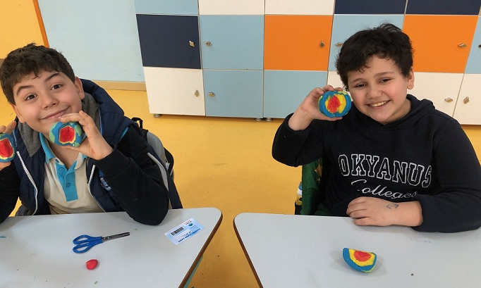 Bahçeşehir Üstün Zekâlılar ve Yetenekliler İlkokulu 3-F Sınıfı Öğrencileri “Hamurdan Dünya” Etkinliğinde
