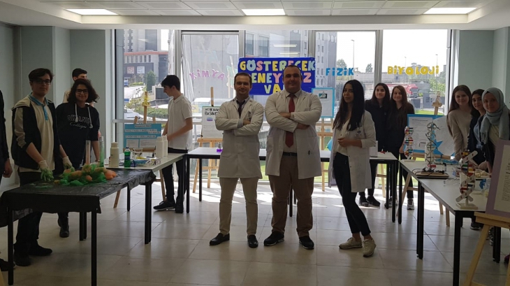 Bayrampaşa Okyanus Koleji Lise Kademesi FKB zümresinin ortak etkinliği olan Gösterecek Deneyimiz Var adli çalışmamız Ortaokul Kademesi öğrencilerini sunuldu