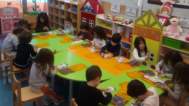 Beykent Okyanus Koleji Okul Öncesi Çiçekler Sınıfı Sanat Etkinliğinde