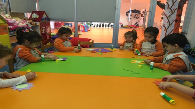 Beykent Okyanus Koleji Okul Öncesi Çiçekler Grubu Öğrencileri Sanat  Etkinliğinde