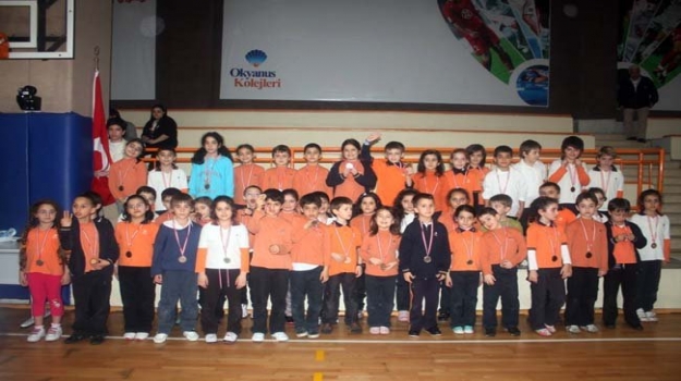Beylikdüzü'nde ÜTS, SBS, YGS Ödülleri Dağıtıldı