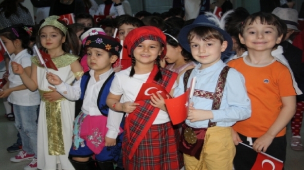 BEYLİKDÜZÜ OKYANUS  ANAOKULUNUN 23 NİSAN ÇOCUK BAYRAMI SEVİNCİ