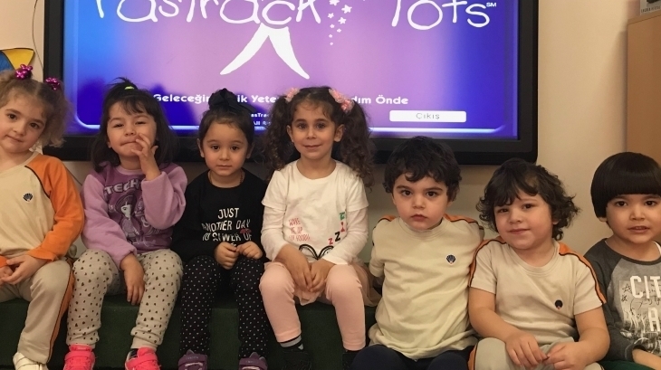 Çekmeköy Okyanus Koleji, Okul Öncesi Çiçekler Grubu Fastrackids Dersinde