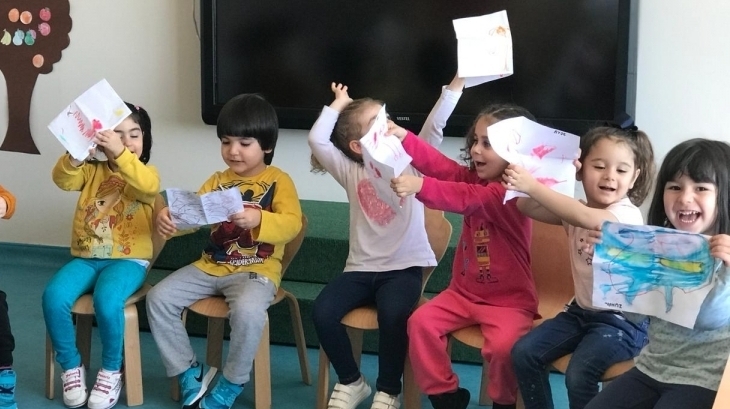 Çekmeköy Okyanus Koleji, Okul Öncesi Çiçekler Grubu Resim Etkinliğinde