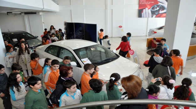 Çevreci Yarışma İçin Toyota Bayi Gezisi
