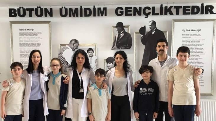 Eryaman Okyanus Koleji  Mart Ayı Kitap Kurtları Bookworm Rozetlerini Aldılar
