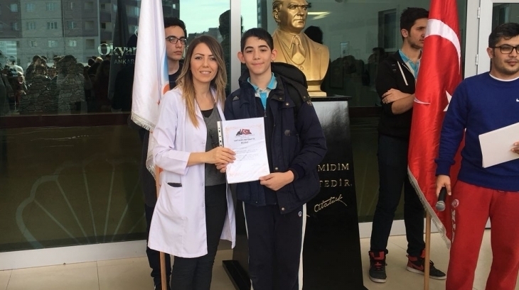 Eryaman Okyanus Koleji Ortaokul Kademesi'nde "Haftanın Bilgini" Başarı Belgesini Aldı