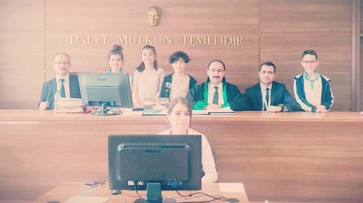 Ortaokul Kademesinde 'Gelecekte Bir Gün Meslekte İlk Gün' Projesi tüm hızıyla devam ediyor.