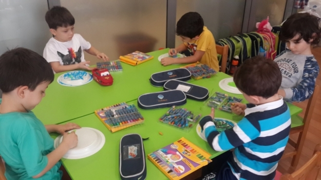 Fatih Okyanus Koleji Gökkuşağı Grubu Sanat Dersinde