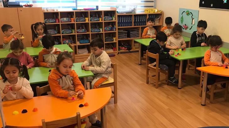 Fatih Okyanus Koleji Okul Öncesi Yıldızlar Grubu Sanat Dersinde