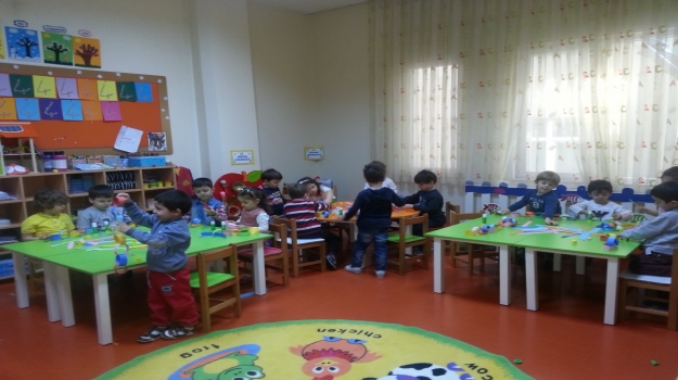 Güneşli Okul Öncesi Çiçekler Grubu 23 Nisan Ulusal Egemenlik Ve Çocuk Bayramı Hazırlıklarında