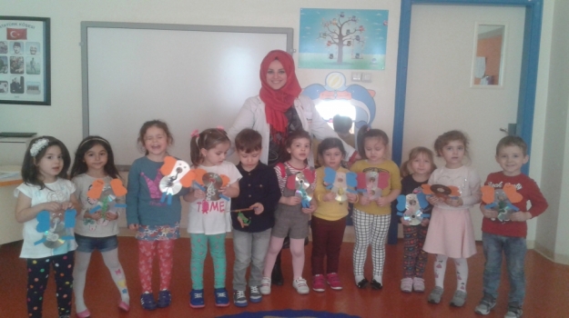 Okul Öncesi  Balıklar Grubu Sanat Etkinliği Yapıyor