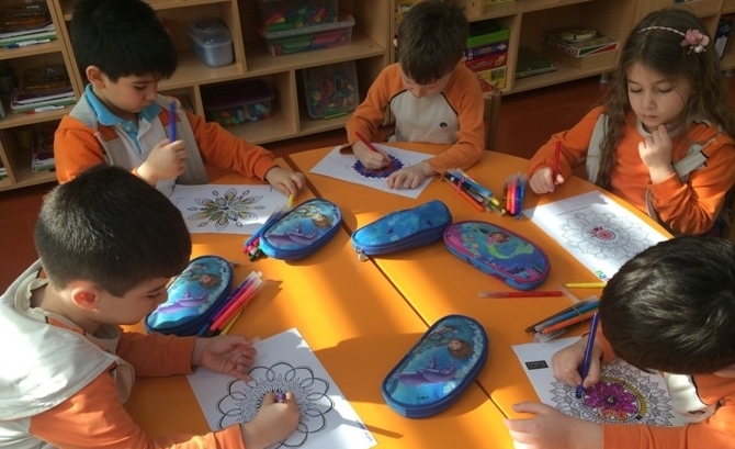 Güneşli Okyanus Koleji Okul Öncesi Gökkuşağı Grubu Sanat Etkinliğinde