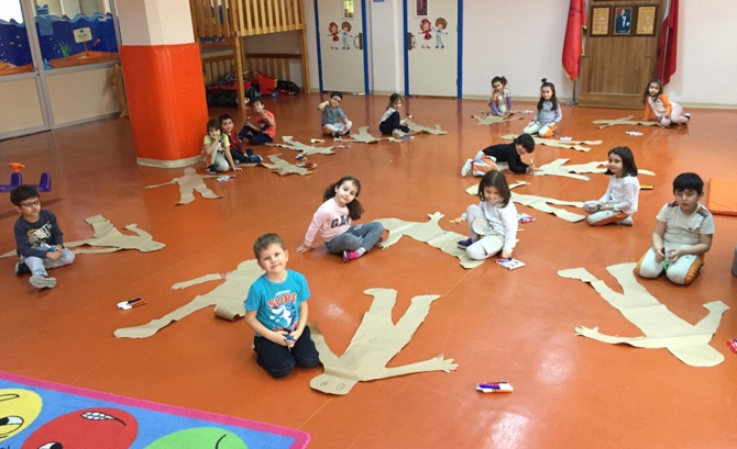 Güneşli Okyanus Koleji Okul Öncesi Gökkuşağı Grubu Sanat Etkinliğinde