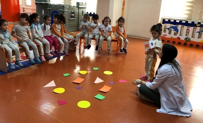 Güneşli Okyanus Koleji Okul Öncesi Çiçekler Grubu Matematik Etkinliğinde