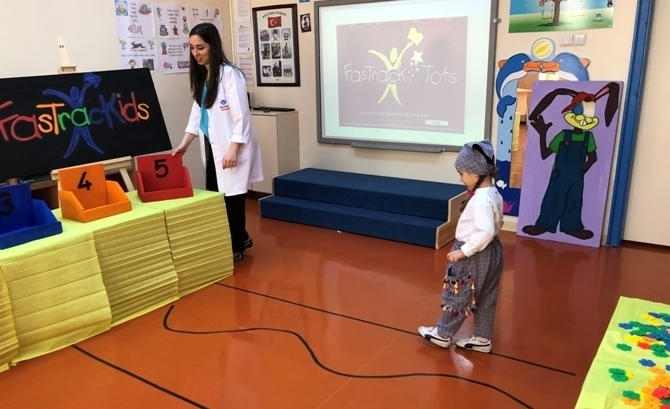 Güneşli Okyanus Koleji Okul Öncesi Çiçekler Grubu FastracKids Sunum Gününde