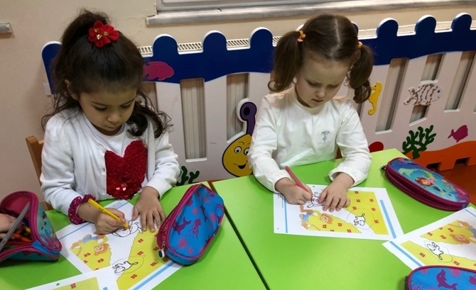 Güneşli Okyanus Koleji Okul Öncesi Çiçekler Grubu Okuma Yazmaya Hazırlık Dersinde
