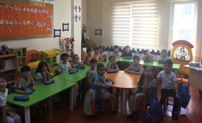Güneşli Okyanus Koleji Okul Öncesi Gezegenler Grubu Fastrackids Dersinde Yeryüzü Bilimleri Konusunu Öğreniyor