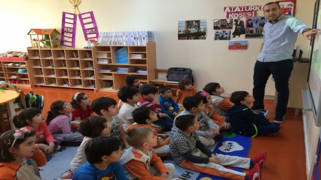 Güneşli Okyanus Koleji Okul Öncesi Gezegenler Grubu Satranç Dersinde