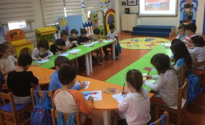 Güneşli Okyanus Koleji Okul Öncesi Yıldızlar Grubu Fastrackids Dersinde Yeryüzü Bilimleri Konusunu Öğreniyor
