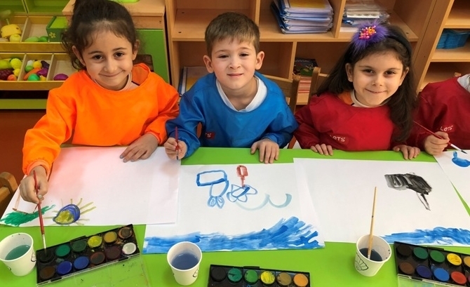 Güneşli Okyanus Koleji Okul Öncesi Yunuslar Grubu Sanat Etkinliği Dersinde