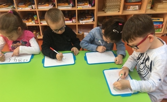 Güneşli Okyanus Koleji Okul Öncesi Yunuslar Grubu Okuma Yazmaya Hazırlık Dersinde