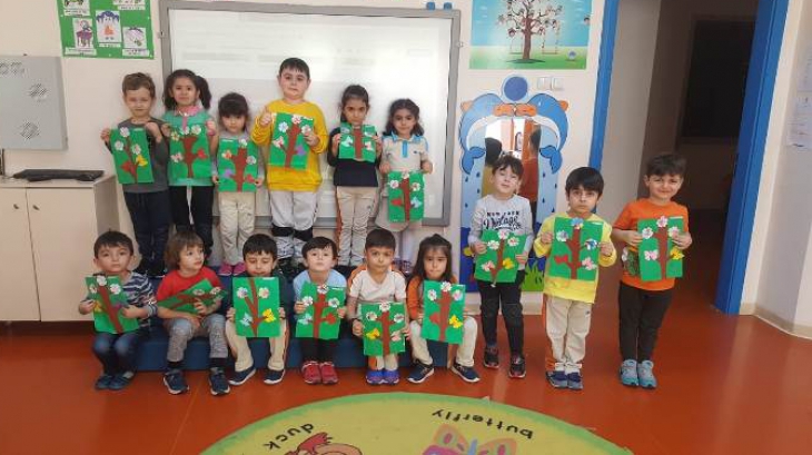Güneşli Okyanus Koleji Okul Öncesi Yunuslar Grubu Sanat Etkinliği Dersinde