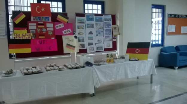 Güneşli Okyanus'ta Alman Günü