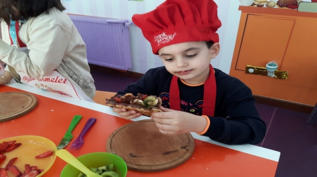 Okul Öncesi A Grubu Öğrencileri "Mutfak Atölyesi" Etkinliğindeler