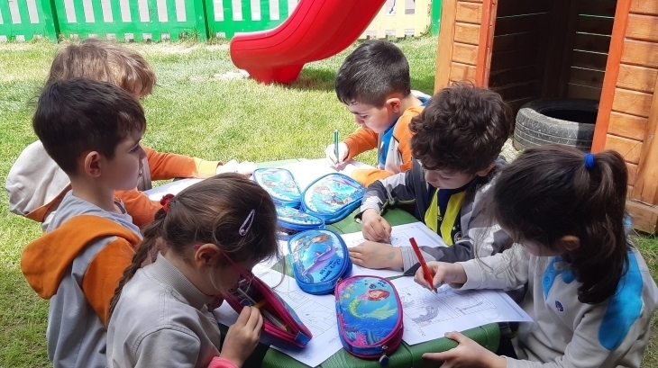 Halkalı Okul Öncesi Bulutlar Grubu İngilizce Dersinde