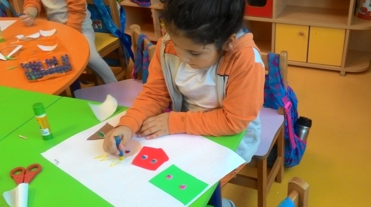 Halkalı Okul Öncesi Bulutlar Grubu Öğrencileri Resim Etkinliğinde.