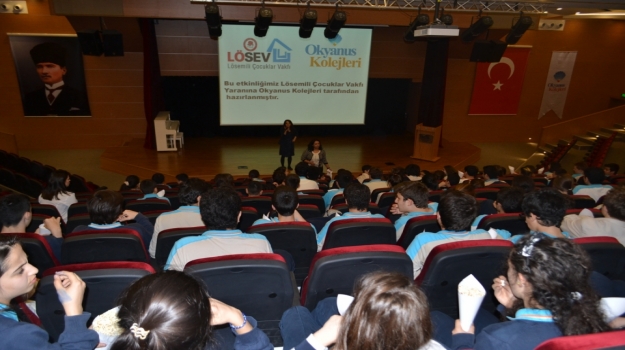 Halkalı Okyanus'ta, LÖSEV Yararına Sinema Gösterimi