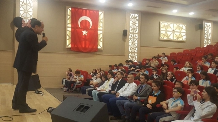 Karikatürist Behzat TAŞ Eryaman Okyanus Ortaokulunda