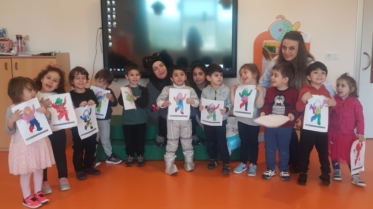 Kemerburgaz Okyanus Koleji Çiçekler Grubu Drama Etkinliğinde