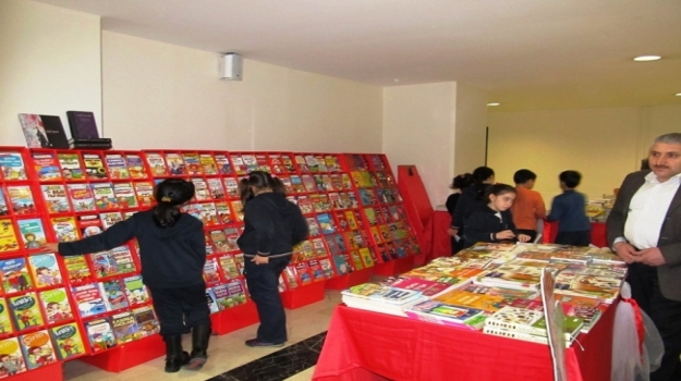 Kitap Fuarı'na Yoğun Katılım