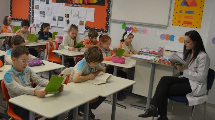 Kitap Okumak,Boş Zamanı Değerlendirerek DeğiI, Zaman Ayırarak YapıImaIıdır !