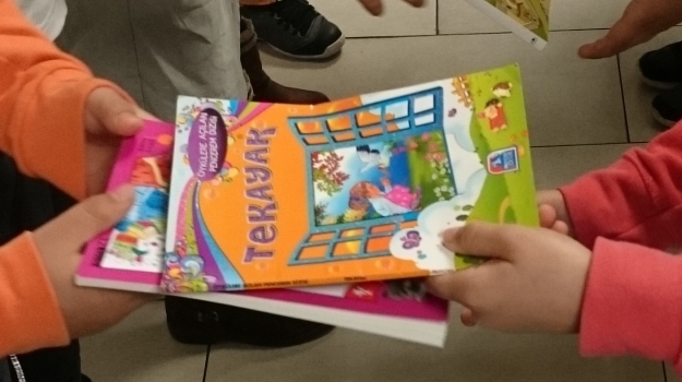 Konyaaltı Kampüsünde "Kitaplarımızı Değiştirelim, Dostluğumuzu Pekiştirelim" Çalışması