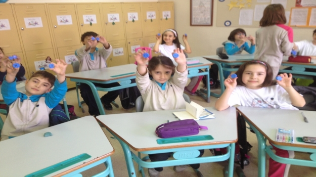 Mavi Kapaklarla Matematik Oyunu